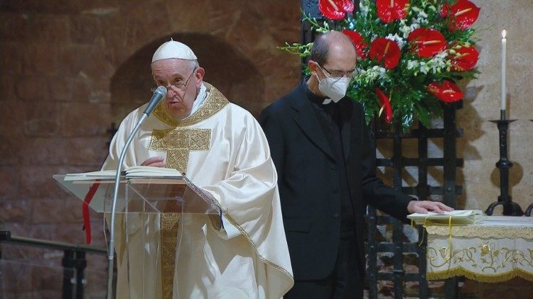 2020.10.03 Assisi Papa Firma Enciclica