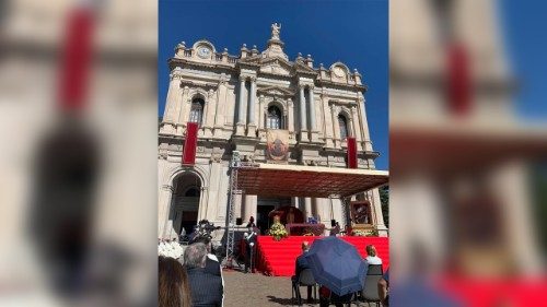 Filoni a Pompei: chiediamo a Maria di essere nostra maestra