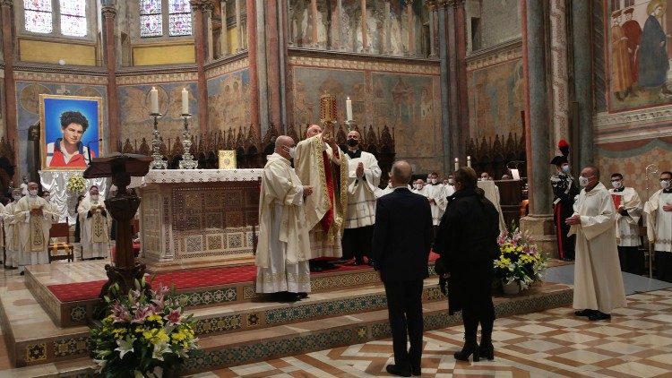 Момент от литургията за беатификацията на Карло Акутис20