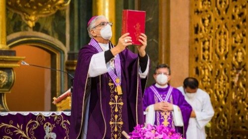El Arzobispo de Lima: «confinados, pero no derrotados»