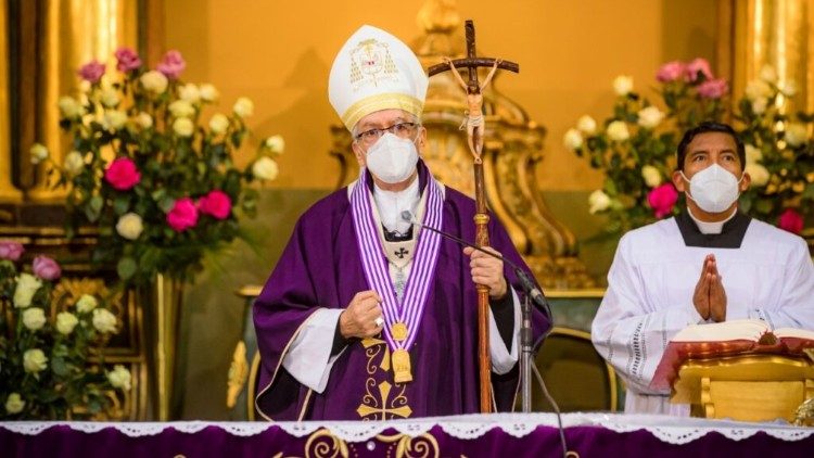 El Arzobispo de Lima y Primado del Perú, Monseñor Carlos Castillo