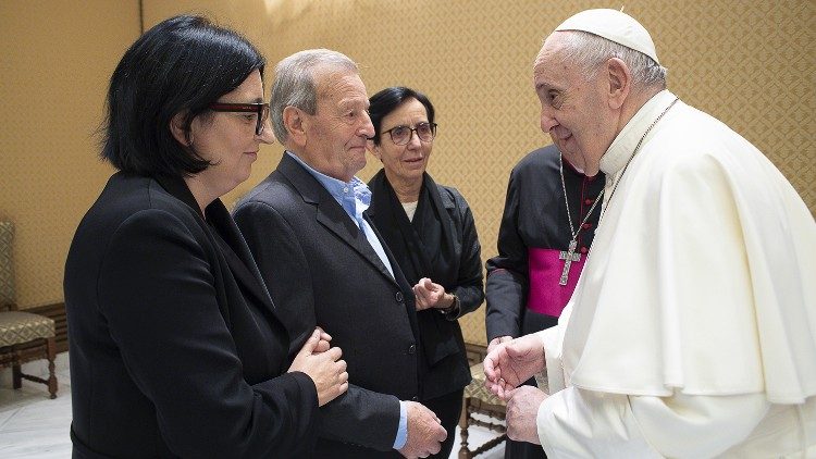 教宗接见马勒杰西尼神父的父母