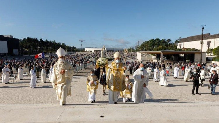 Papież do ministrantów: promieniujcie światłem i nadzieją