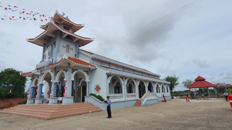 Nhà thờ Cồn Tròn, Việt Nam