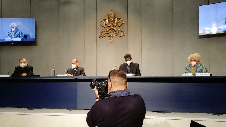 Misijų dienos pristatymas Vatikano spaudos salėje