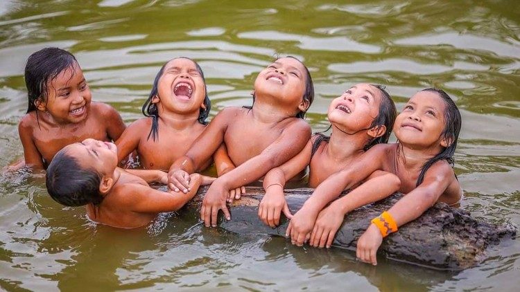 Trẻ em vùng Amazon
