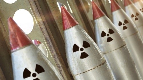 Mgr Gallagher à l'ONU: l'humanité veut un monde sans armes nucléaires