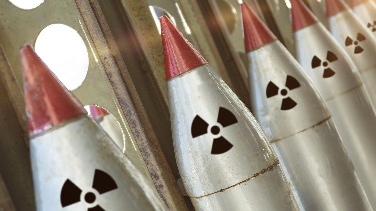 Selon le Saint-Siège, l’élimination totale des armes nucléaires est à la fois un défi et un impératif moral et humanitaire. 