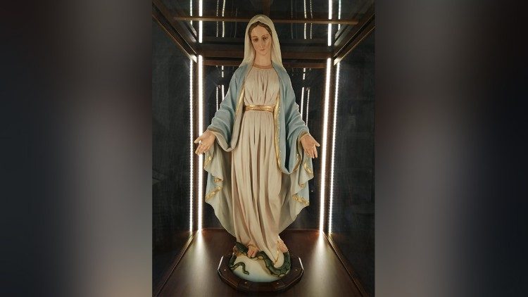 Kip Device Marije kot se je prikazala sv. Katarini Labouré.