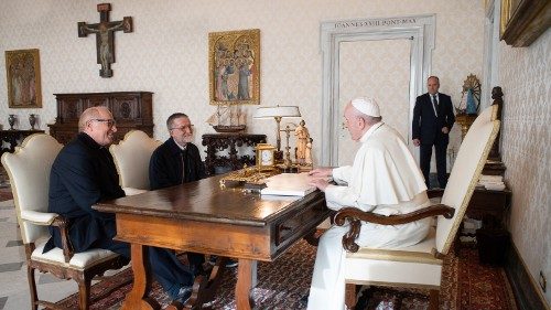 Il Papa riceve padre Maccalli: l'abbraccio di un padre ad un missionario di periferia