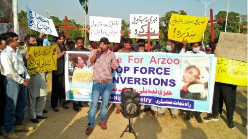 Pakistanas. Posūkis pagrobtos krikščionės mergaitės byloje