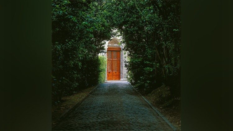 Una delle porte della Casina Pio IV, Giardini Vaticani, foto di Nik Barlo jr © Musei Vaticani