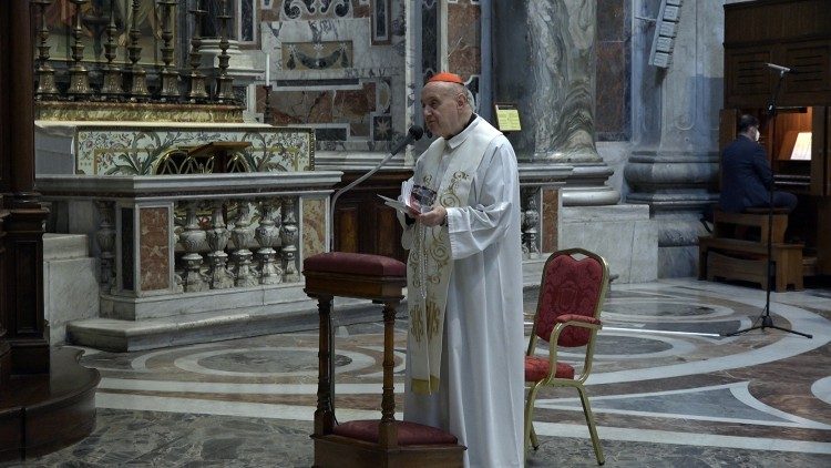 2020.11.12 Cardinale Comastri celebra il santo Rosario e Angelus nella Basilica di San Pietro
