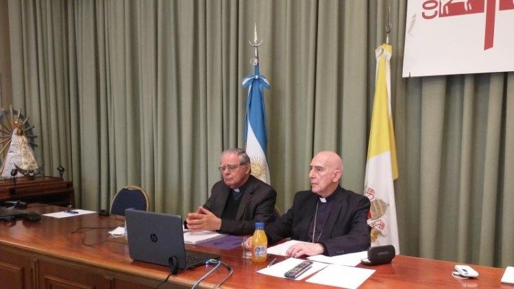 Monseñor Ojea  y Monseñor Malfa en el curso del Encuentro virtual sobre la Encíclica Fratelli tutti