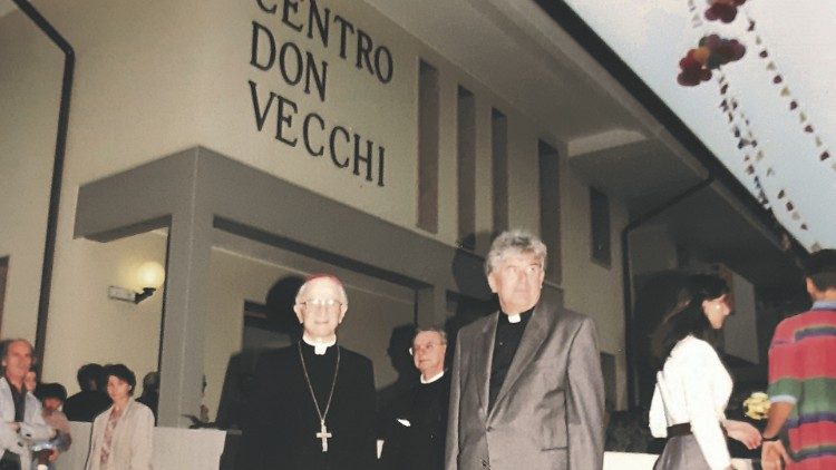 Don Trevisiol con il cardinale Marco Cé, patriarca di Venezia, all'inaugurazione del Don Vecchi 1