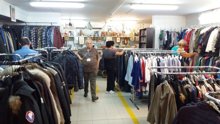 I magazzini San Martino per la raccolta e distribuzione di vestiti e tessuti ai poveri