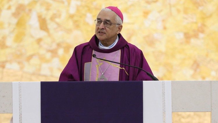 José Ornelas püspök, a portugál katolikus püspöki konferencia elnöke a nemzeti gyászmisén prédikál 