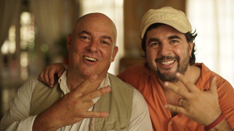 2020.11.16 Film Fidel de cerca, Eduardo Flores con uno de los hijos de Fidel Castro