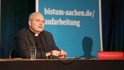 2020.11.17-vescovo-di-Aachen-Helmut-Dieser.jpg