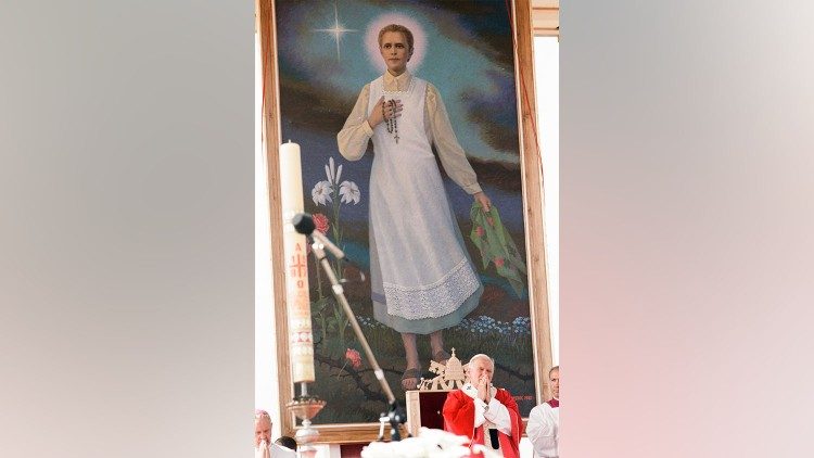 聖若望保祿二世1987年牧靈訪問波蘭時將卡洛利娜冊封為真福