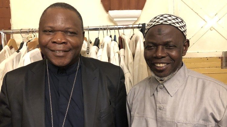 Le cardinal Dieudonné Nzapalainga avec l'imam Omar Kobine Layama, décédé en novembre 2020.