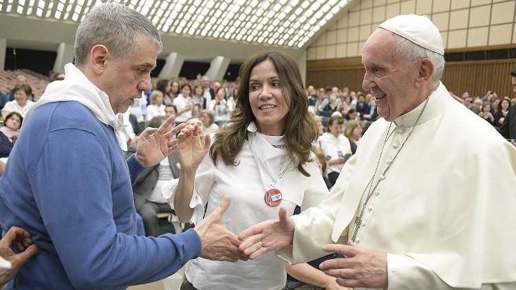 Udienza Papa Francesco con i malati di Huntington, 18 maggio 2017
