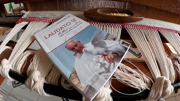 Eнцикликата на папа Франциск „Laudato si“ за цялостна екология.