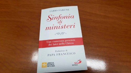 Nuovi ministeri, il Papa: più spazio ai laici nella Chiesa