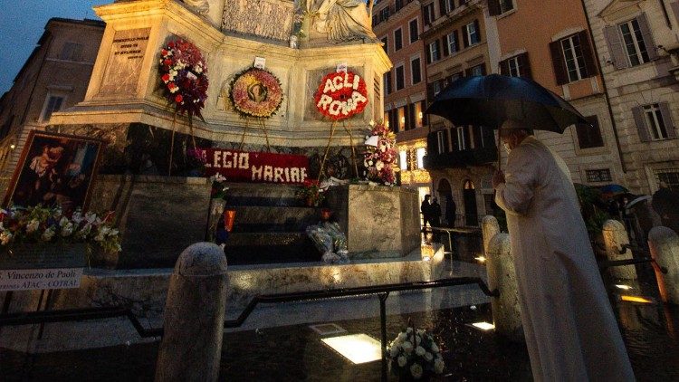 教皇フランシスコ、無原罪の聖マリアのモニュメント前で　2020年12月8日　ローマ