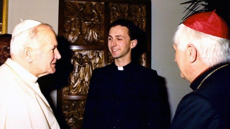 „Pápák” közt 1990-ben a római Német-Magyar kollégium diákjaként… 