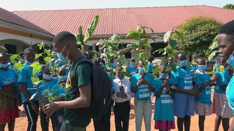 South Sudan children with fruit tree seedlings given to them by Bishop Kussala