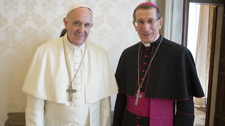 Papa Françesku me Nuncin Apostolik nё Shqipëri Imzot Luigi Bonazzi