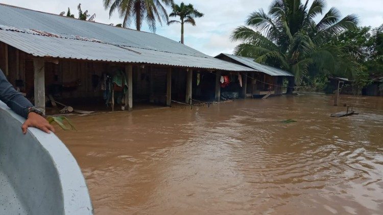 2020.12.11 voluntarios llegados al departamento de Izabal, duramente afectado por los huracanes