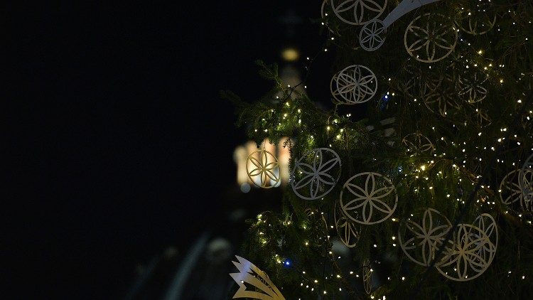 L'accensione dell'albero di Natale nel 2020 (foto d'archivio)