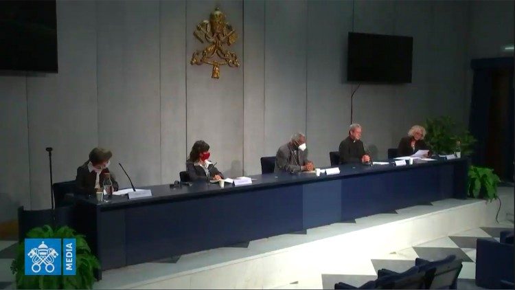 Презентация документа в Зале печати Ватикана
