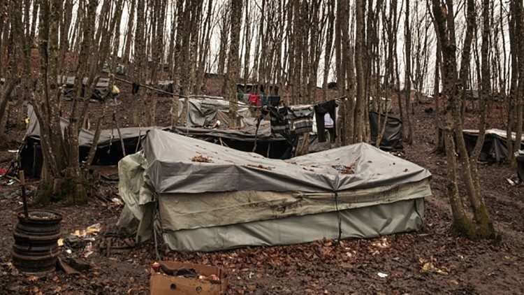Campamento informal en la zona de Velika Kladusa, cantón de Una Sana, Bosnia y Herzegovina (ph. Alessio Romenzi)
