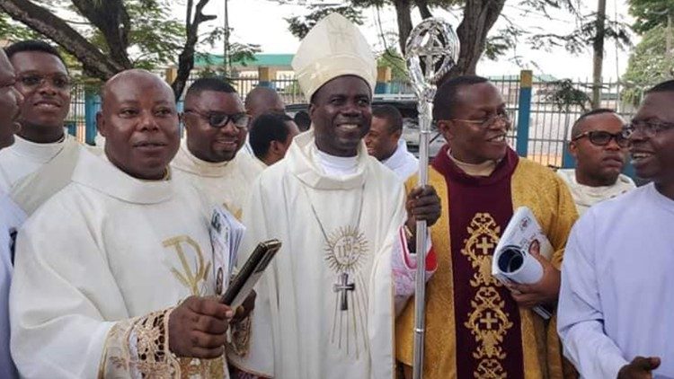 尼日利亞奧韋里總教區的基科維主教