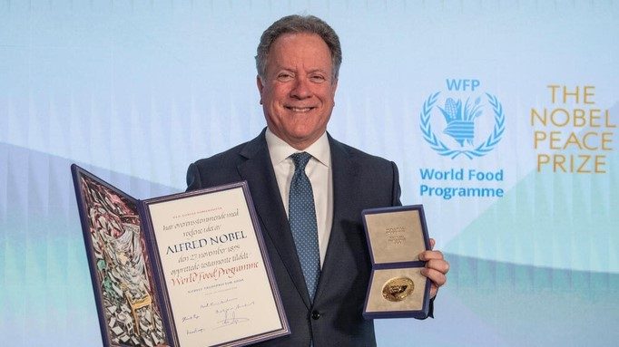 Il direttore del Wfp Beasley con il Premio Nobel per la pace 2020