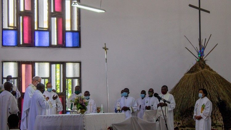 Arcebispo da Beira (Moçambique), D. Claudio Dalla Zuanna, na Missa de Ano Novo