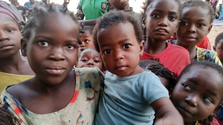 Dzieci w Bouar marzą o pójściu do szkoły