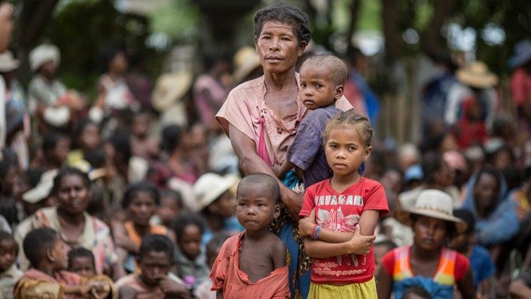 La crisi della nutrizione sta provocando la crescita del numero dei bambini malnutriti. (foto d'archivio dal Madagascar)