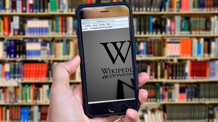 Wikipedia, enciklopedi e lirë on line