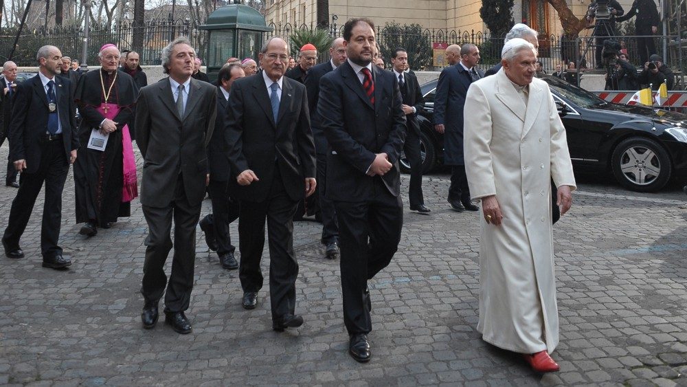 2021.01.15 Papa Benedetto XVI in visita alla sinagoga di Roma,  2010.01.17