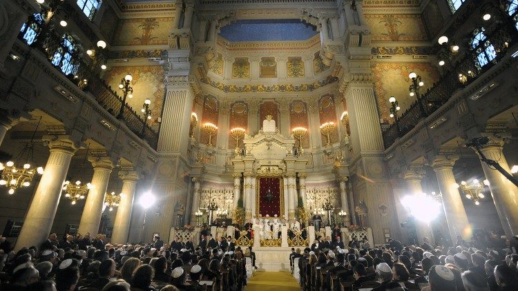 La Grande Synagogue de Rome lors de la visite de Benoît XVI, le 17 janvier 2010.