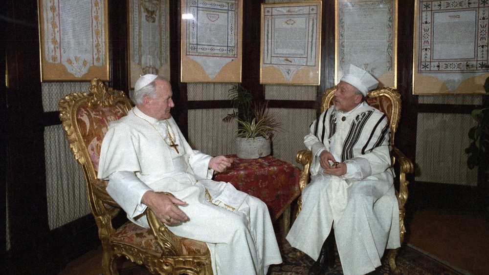 35 år sedan Johannes Paulus II besökte Roms synagoga 13 april 1986
