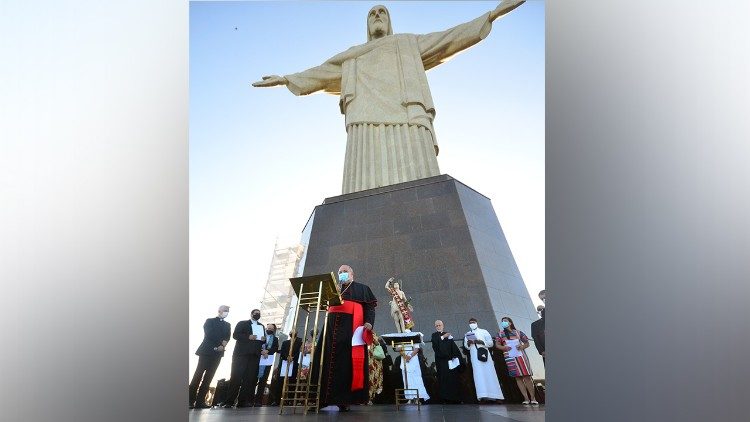 A campanha de vacinação no Rio começou com um encontro inter-religioso no Corcovado