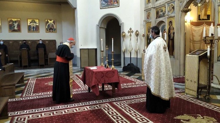 Cardinalul Leonardo Sandri și pr. Gabriel Buboi în capela Colegiului Pio Romeno (Foto: orientchurch.va)