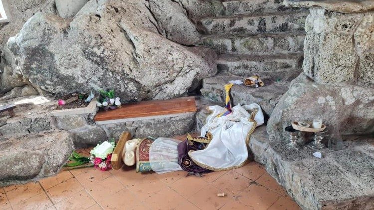 Ecuador: Profanada una capilla en Galápagos