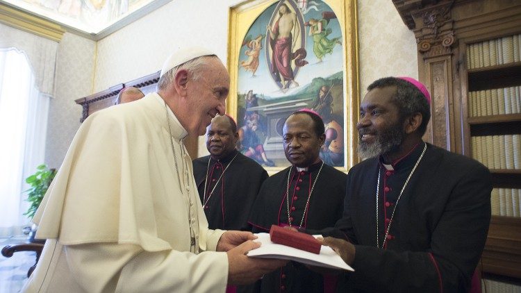 Bispos da Conferência Episcopal de Moçambique (CEM) com o Papa Francisco