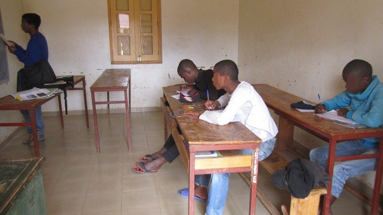  Carcere minorile di Antananarivo: alcuni ragazzi durante una lezione